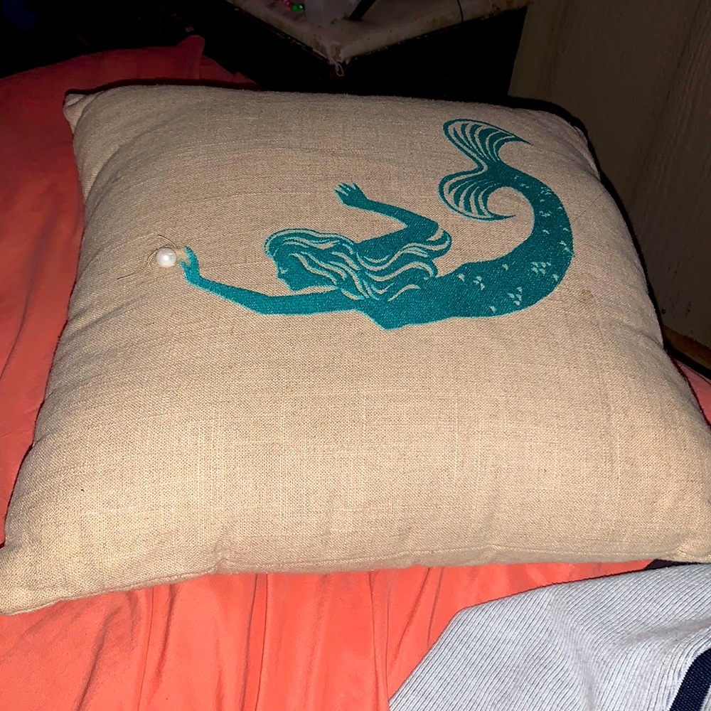 Mermaid Pillow with pearl